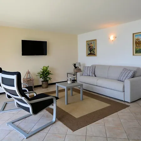 Larianella,tra Pace E Relax! * Vercana